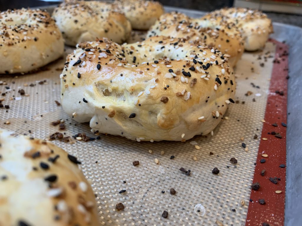 Homemade and Easy NYC Style Bagel Recipe skyrunning girl cooking baking chef everything bagels plain garlic